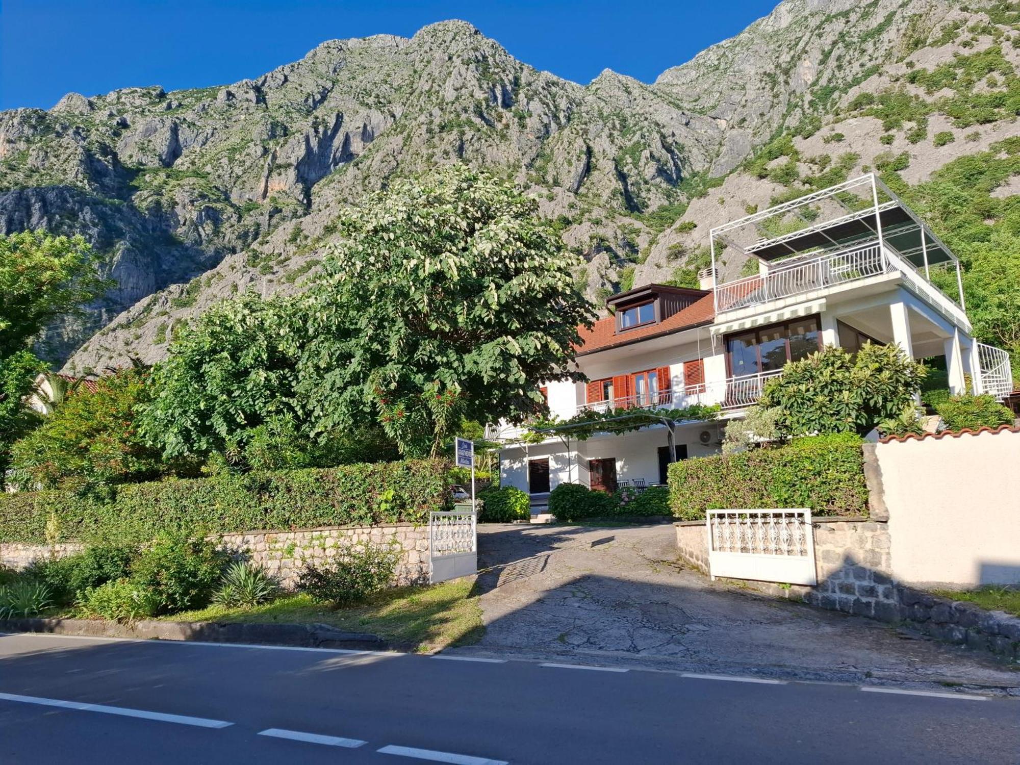 Apartment Cizek Kotor Exteriör bild